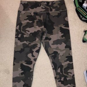 Wild fable camo leggings